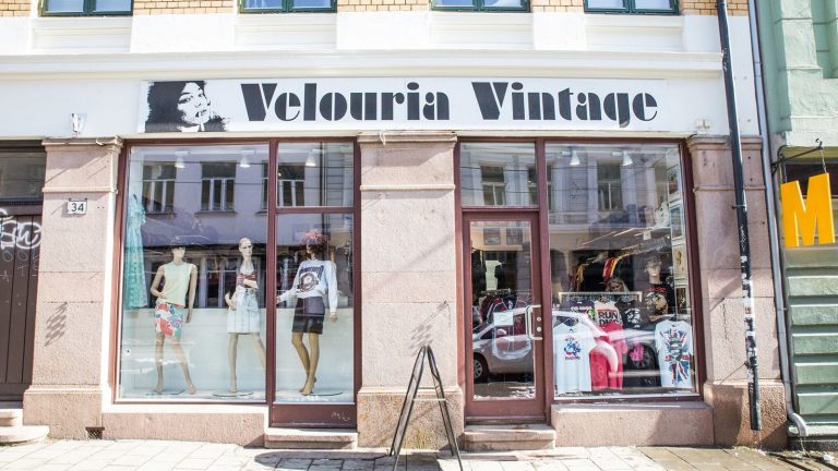Velouria Vintage har åpnet netthandel etter 11 år på Løkka