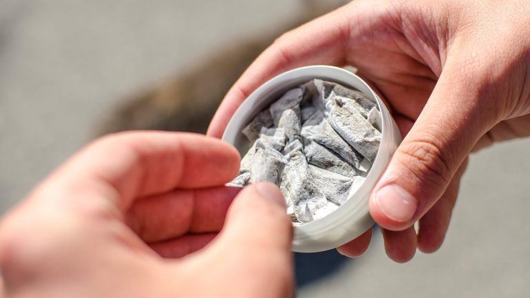 Få sanksjoner for ulovlig salg av tobakk til mindreårige på nett