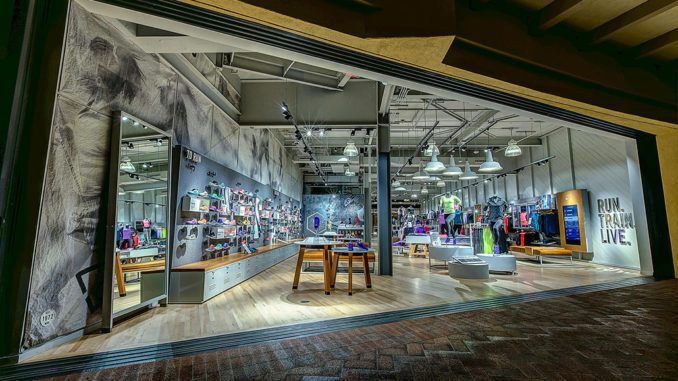 Varner hjelper Nike med å få fotfeste i Norge - etablerer gigantbutikk på Karl Johan